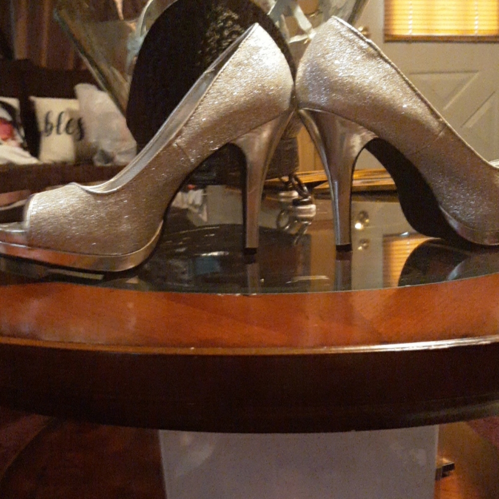 Shoes - Picture 2 of 3